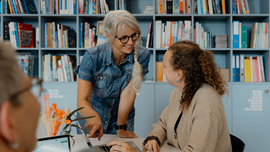 Lehrpersonen unterhalten sich