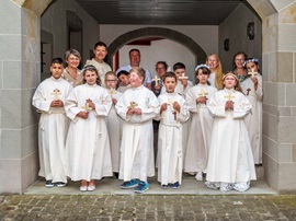 Gruppenbild mit Erstkommunikanten