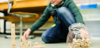 Lernender beim Spiel